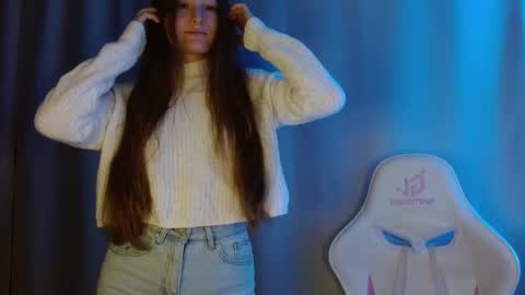 Snapshot of sweetie_lover chatting on 12/17/25, 08:59 Annie online show from 12/17/25, 08:59