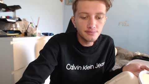 Snapshot of sweetieecreamy chatting on 11/01/25, 08:49 Cat online show from 11/01/25, 08:49