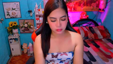 Nicole online show from 12/17/24, 09:07