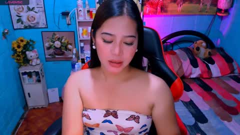 Nicole online show from 02/28/25, 09:12