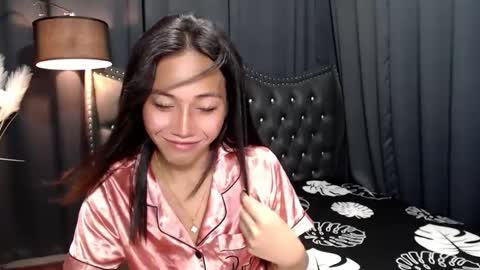 Snapshot of sweetiie_caren chatting on 03/05/25, 02:01 CAREN online show from 03/05/25, 02:01