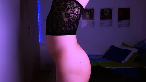 Snapshot of sweetjames2810 chatting on 03/04/25, 08:49 SWEETJAMES online show from 03/04/25, 08:49