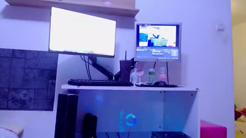 Snapshot of sweetjess022 chatting on 10/30/25, 10:43 jessica online show from 10/30/25, 10:43