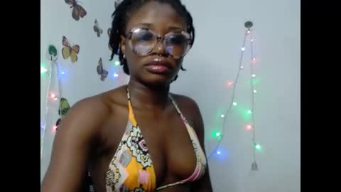 Snapshot of sweetjuicyclit chatting on 06/22/26, 11:57 zuri online show from 06/22/26, 11:57