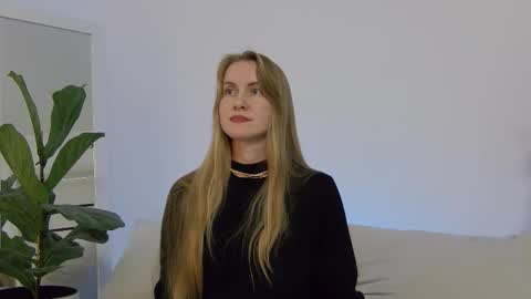 SweetKira1 online show from 10/11/25, 02:04