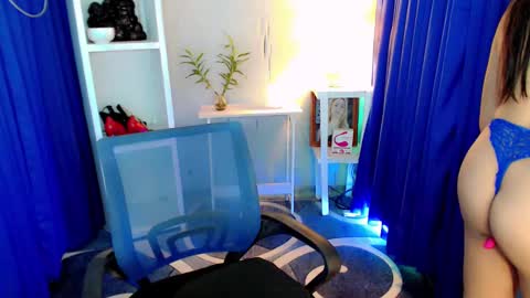 Snapshot of sweetladyapril chatting on 03/01/25, 12:23 dessiree online show from 03/01/25, 12:23