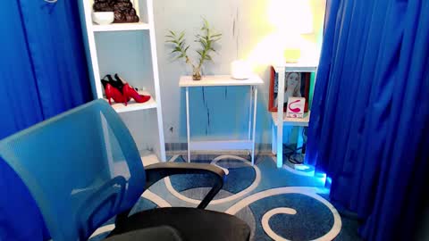 Snapshot of sweetladyapril chatting on 03/11/25, 01:12 dessiree online show from 03/11/25, 01:12