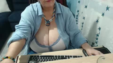 Snapshot of sweetladyrebeka chatting on 10/09/25, 02:37 Rebeka online show from 10/09/25, 02:37
