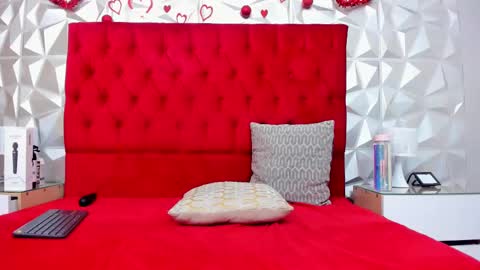 Snapshot of sweetlauren19 chatting on 02/25/25, 08:14 Lauren online show from 02/25/25, 08:14