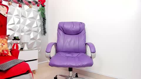 Snapshot of sweetlauren19 chatting on 11/30/25, 06:17 Lauren online show from 11/30/25, 06:17