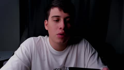 Snapshot of sweetlian_04 chatting on 12/15/24, 03:24 Lian online show from 12/15/24, 03:24