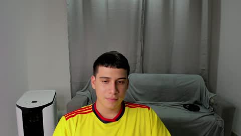 Snapshot of sweetlian_04 chatting on 01/30/25, 07:07 Lian online show from 01/30/25, 07:07