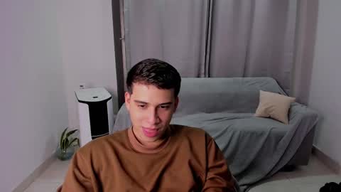 Snapshot of sweetlian_04 chatting on 02/19/25, 03:06 Lian online show from 02/19/25, 03:06