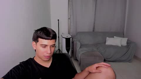 Snapshot of sweetlian_04 chatting on 02/25/25, 08:25 Lian online show from 02/25/25, 08:25