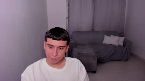 Snapshot of sweetlian_04 chatting on 02/28/25, 05:48 Lian online show from 02/28/25, 05:48