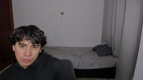 Snapshot of sweetlian_04 chatting on 10/06/25, 04:10 Lian online show from 10/06/25, 04:10