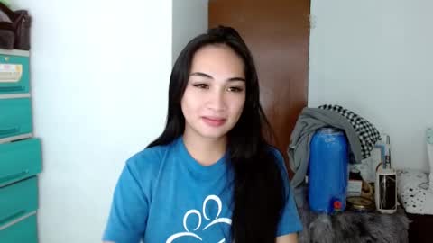 Snapshot of sweetlilly_18 chatting on 12/12/24, 05:04 Lilly online show from 12/12/24, 05:04