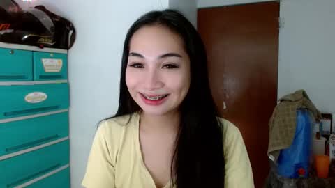 Snapshot of sweetlilly_18 chatting on 12/16/24, 05:54 Lilly online show from 12/16/24, 05:54