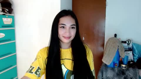 Snapshot of sweetlilly_18 chatting on 01/11/25, 03:20 Lilly online show from 01/11/25, 03:20