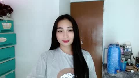 Snapshot of sweetlilly_18 chatting on 01/21/25, 12:29 Lilly online show from 01/21/25, 12:29