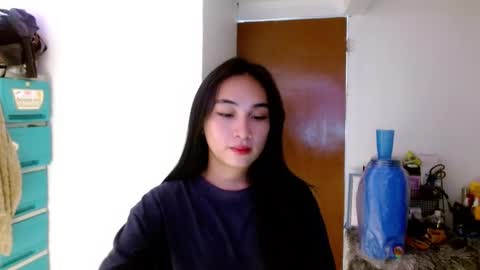 Snapshot of sweetlilly_18 chatting on 01/23/25, 02:44 Lilly online show from 01/23/25, 02:44