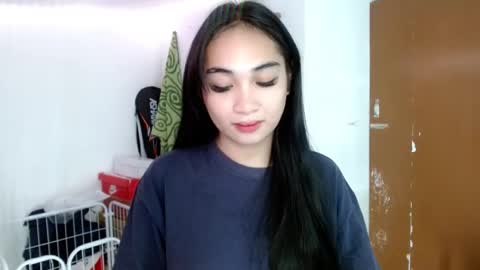 Snapshot of sweetlilly_18 chatting on 02/16/25, 10:21 Lilly online show from 02/16/25, 10:21