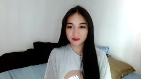 Snapshot of sweetlilly_18 chatting on 02/21/25, 04:07 Lilly online show from 02/21/25, 04:07