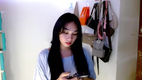 Snapshot of sweetlilly_18 chatting on 03/10/25, 03:45 Lilly online show from 03/10/25, 03:45