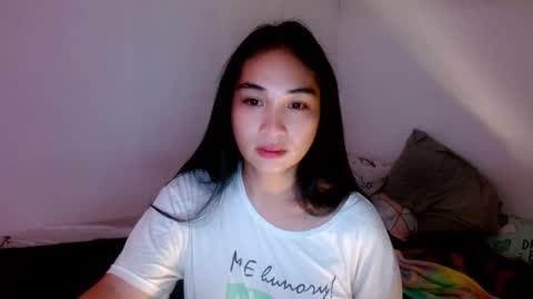 Snapshot of sweetlilly_18 chatting on 03/11/25, 01:12 Lilly online show from 03/11/25, 01:12