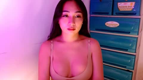 Snapshot of sweetlilly_18 chatting on 09/13/25, 04:07 Lilly online show from 09/13/25, 04:07