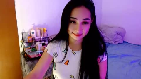 Snapshot of sweetlilly_18 chatting on 11/01/25, 03:30 Lilly online show from 11/01/25, 03:30