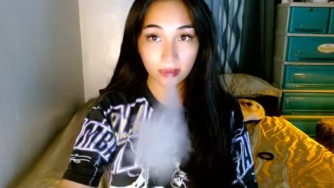 Snapshot of sweetlilly_18 chatting on 02/21/26, 01:12 Lilly online show from 02/21/26, 01:12