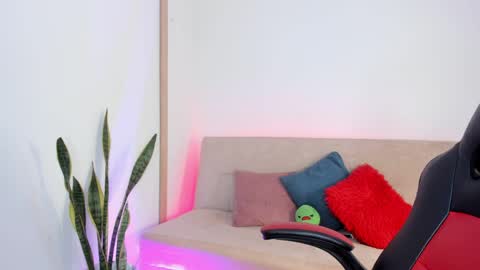 instagram sweetluna 0 online show from 04/06/26, 11:44