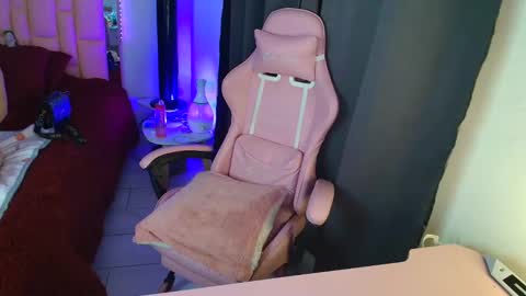 Snapshot of sweetlune chatting on 01/05/25, 01:24 SweetLune online show from 01/05/25, 01:24