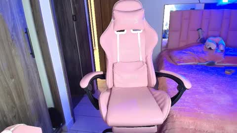 Snapshot of sweetlune chatting on 02/20/25, 01:03 SweetLune online show from 02/20/25, 01:03