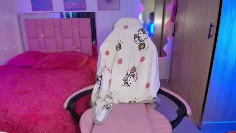 Snapshot of sweetlune chatting on 10/22/25, 01:11 SweetLune online show from 10/22/25, 01:11