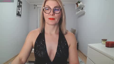 Snapshot of sweetmarthaaa chatting on 12/13/24, 03:54 sweetmarthaaa online show from 12/13/24, 03:54