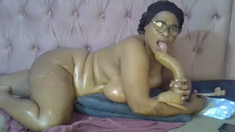 Snapshot of sweetmellowx1 chatting on 02/18/25, 06:59 sweetmellowx1 online show from 02/18/25, 06:59