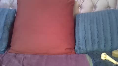 Snapshot of sweetmellowx1 chatting on 02/19/25, 03:06 sweetmellowx1 online show from 02/19/25, 03:06