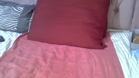 Snapshot of sweetmellowx1 chatting on 03/12/25, 04:02 sweetmellowx1 online show from 03/12/25, 04:02