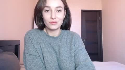 Mia online show from 04/08/26, 12:16