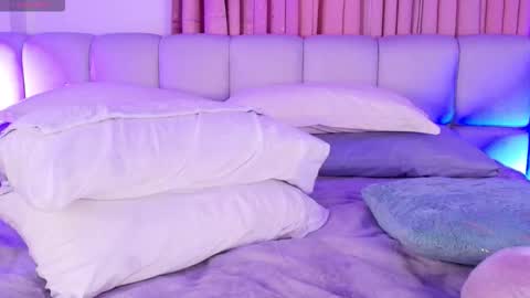 Snapshot of sweetmoon13 chatting on 10/17/25, 08:33 LUNA online show from 10/17/25, 08:33