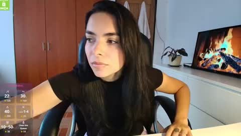Snapshot of sweetmysterious18 chatting on 09/25/25, 11:14 Sweet Mysterious online show from 09/25/25, 11:14