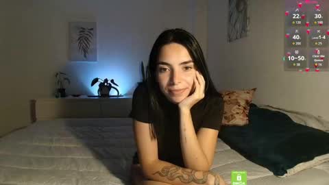Snapshot of sweetmysterious18 chatting on 10/01/25, 11:00 Sweet Mysterious online show from 10/01/25, 11:00