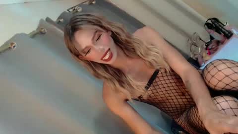 sweetnaughty_mia online show from 07/12/26, 08:16
