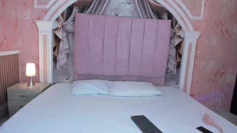 Snapshot of sweetness_siren chatting on 02/22/26, 04:35 siren online show from 02/22/26, 04:35