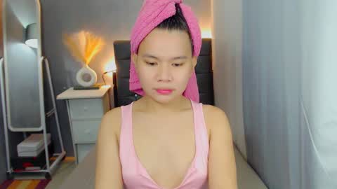 Snapshot of sweetnwildts chatting on 05/14/26, 11:50 Ghena online show from 05/14/26, 11:50