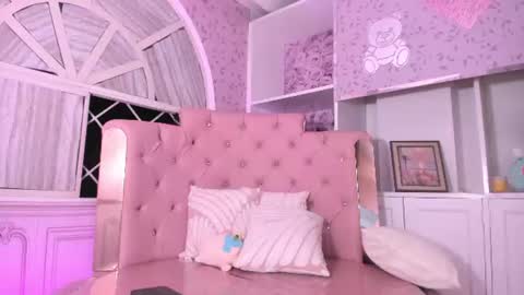 Snapshot of sweetobsession__ chatting on 06/14/26, 02:24 Valen online show from 06/14/26, 02:24