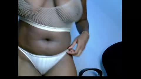 Snapshot of sweetpetitgirl chatting on 04/18/26, 06:23 LILY BRANDY online show from 04/18/26, 06:23