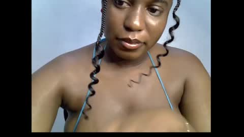 Snapshot of sweetpetitgirl chatting on 04/19/26, 06:10 LILY BRANDY online show from 04/19/26, 06:10